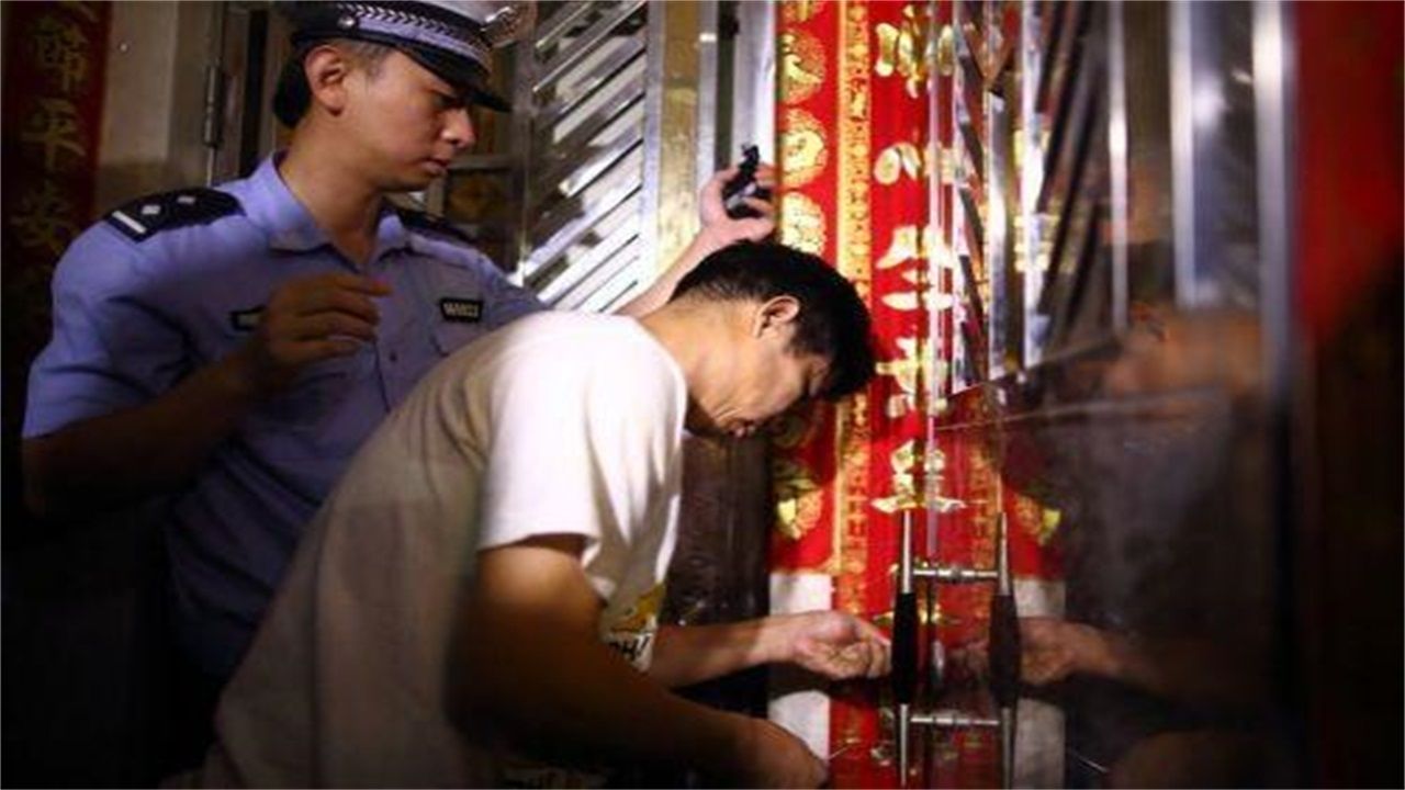 平凉地区请开锁师傅开了锁后，师傅